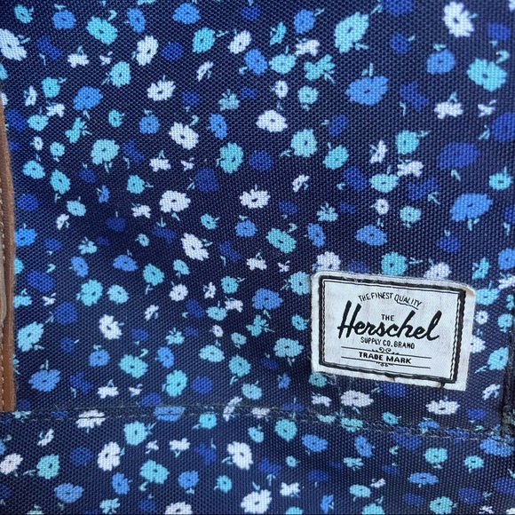 Herschel Supply Company City Pack in Blue Floral Retired Print - Picture 3 of 14